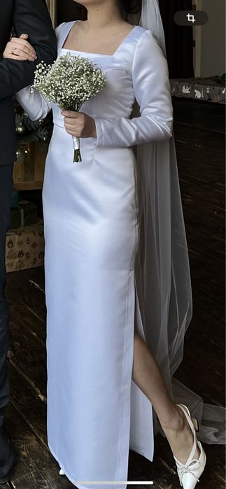 Платье белое атласное