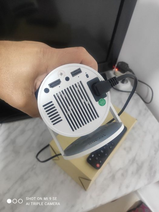 Проектор сотилади