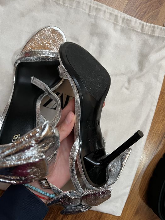 Високи обувки Zara