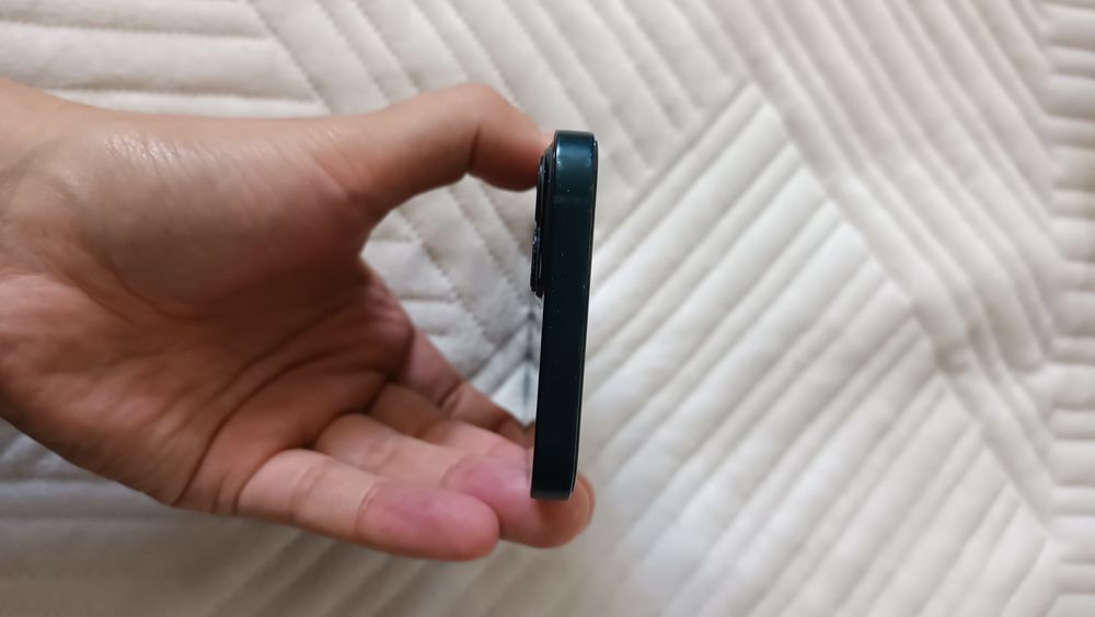 Продам Iphone 13