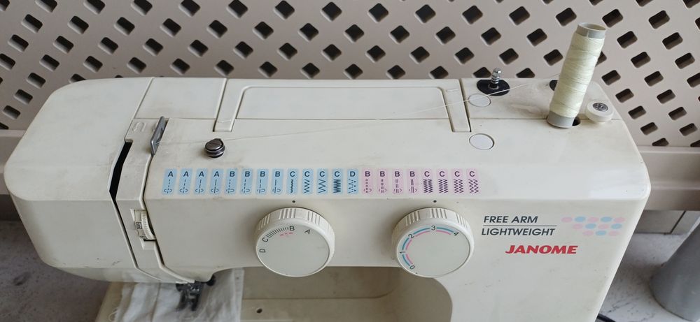 Швейная машинка Janome