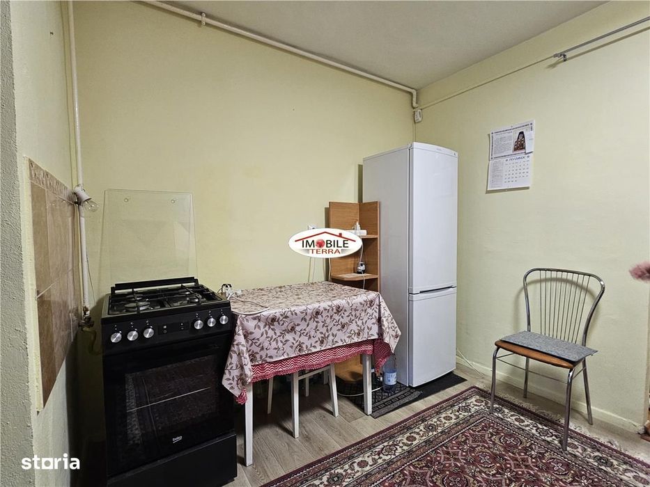 Apartament 3 camere decomandat cu pivnita de vanzare in Vasile Aaron