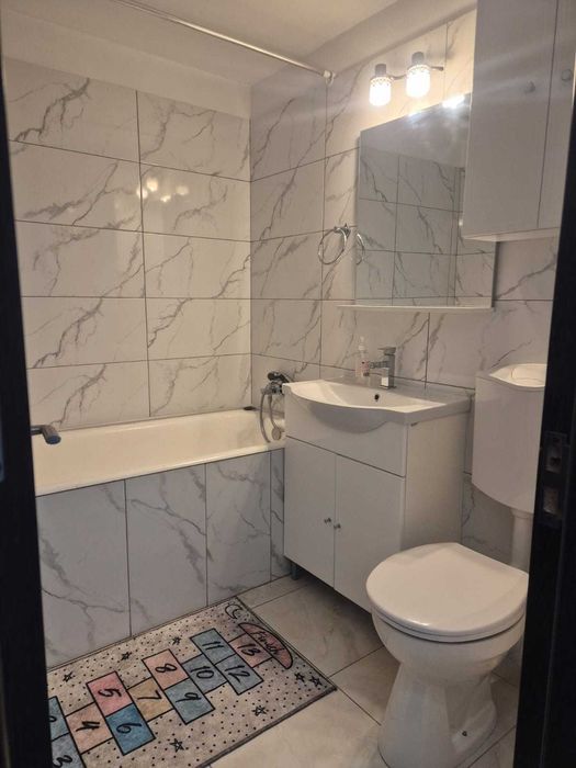 Închiriez apartament 2 camere!