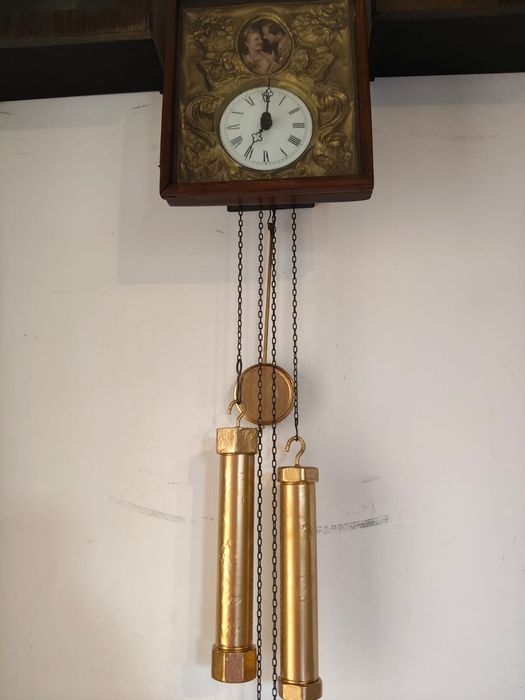 Ceas foarte vechi cu pendul