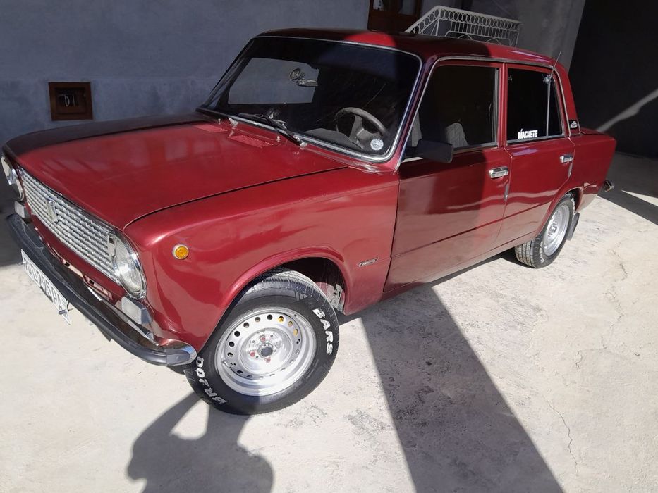 Vaz 21011 sotiladi