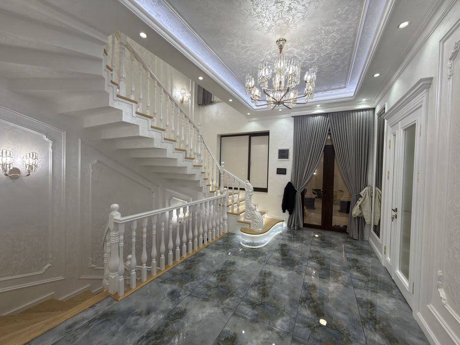 Продаётся роскошный 3-этажный таунхаус в престижном районе