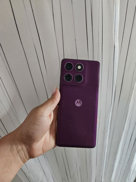 Telefonul este nou