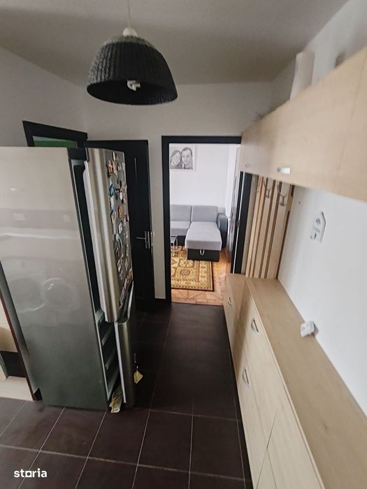 Vând apartament 2 camere et 1 din 4