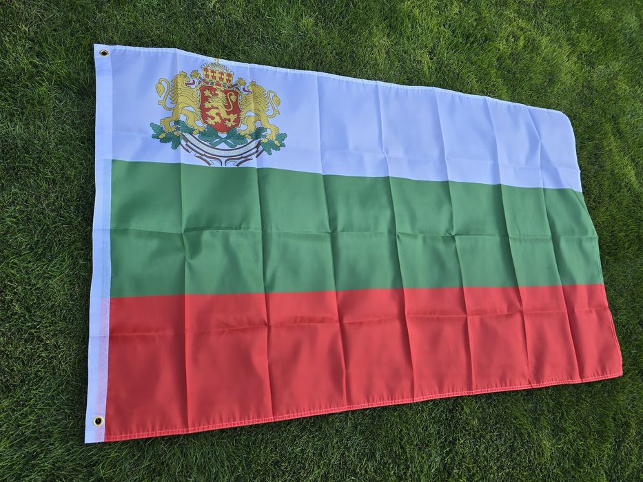 Голямо знаме на България с наспис (СВОБОДА ИЛИ СМ*РТ)