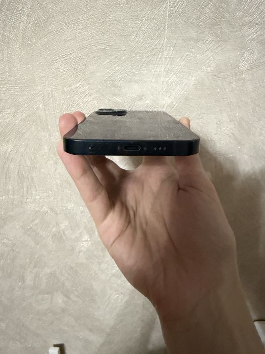 Продам Айфон 13