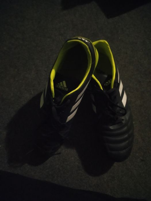 Futbolniy butsa adidas