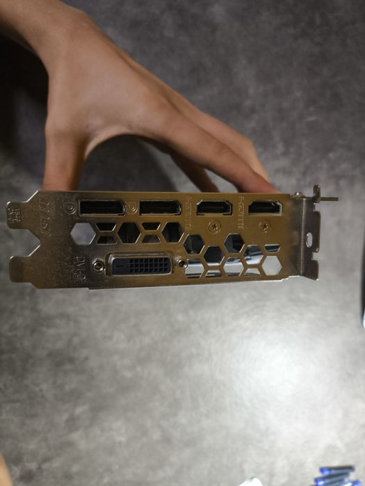 MSI GTX 1060 OC 6GB defectă – pentru piese/reparație
