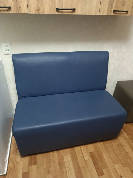 Диван для кафе кожзам