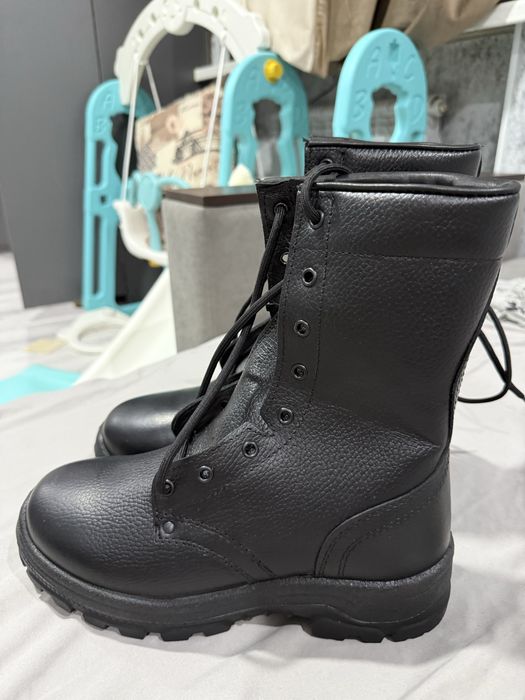 Продаю новые уставные берцы натуральная кожа