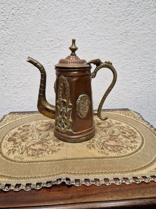 Арабска кана с месингови орнаменти