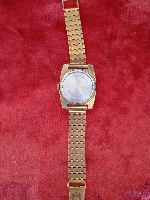 ручьные часы восток