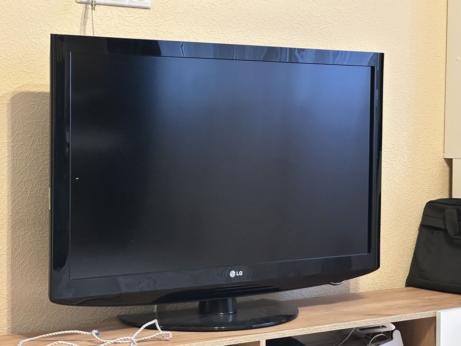 Телевизор LG 42” рабочий • HDMI • Под приставку / YouTube
