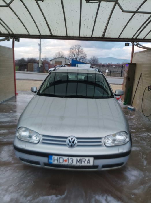 Vând Volkswagen golf  4