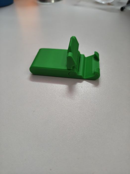 Мини стойка за телефон – малка, но изненадващо стабилна