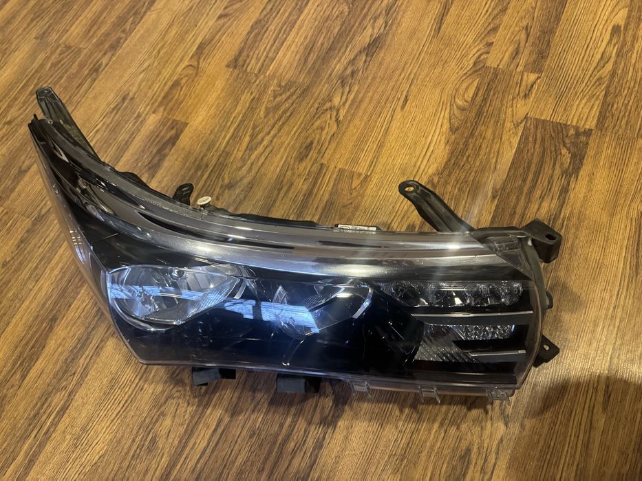 Фара правая Toyota Corolla 180 оригинал