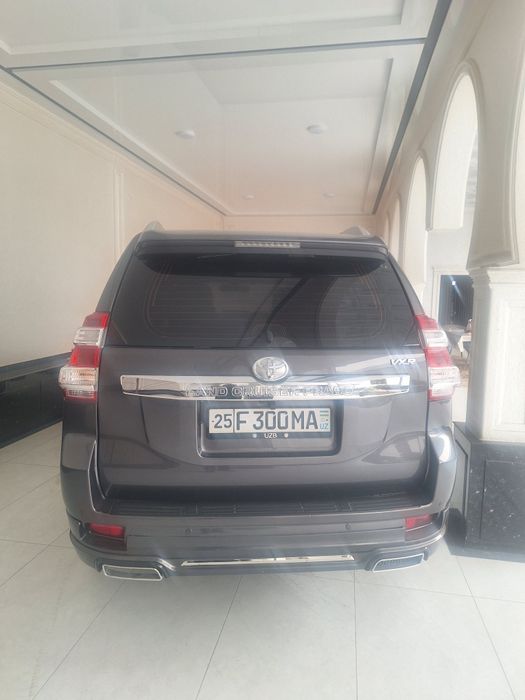 Tayota land cruiser prado