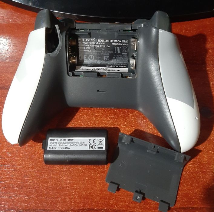 Vând maneta xbox one s x wireless controller winter forces special edition în stare bună