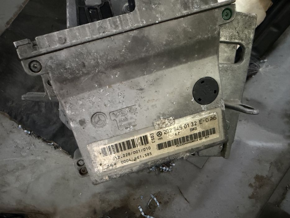 Продам запчасти на w202
