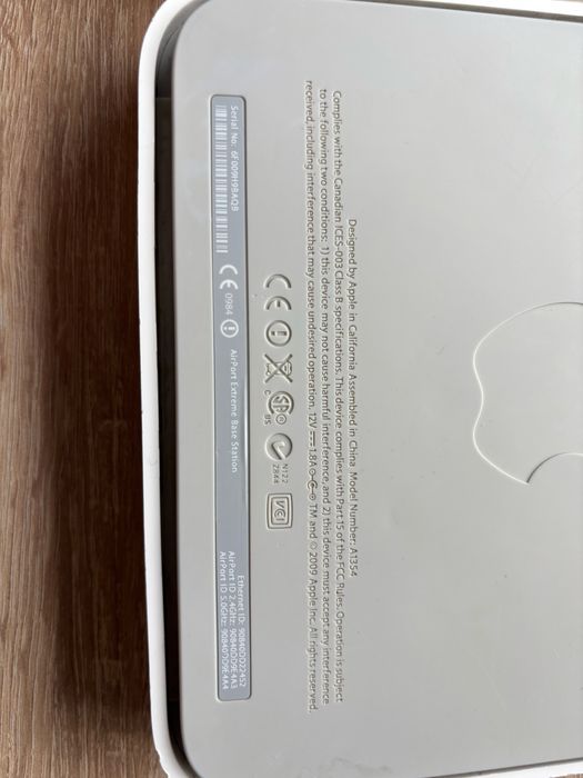 Apple A1354 AirPort Extreme 3-Port Gigabit Base Station (MC340LL/A)