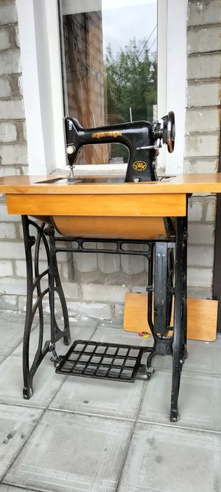 Ножная швейная машина СССР