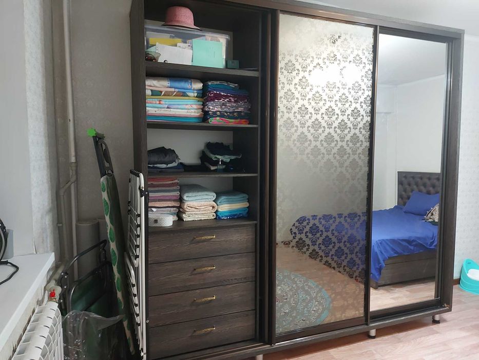Продам шкаф-купе размером В240×Ш250×Г60 см.