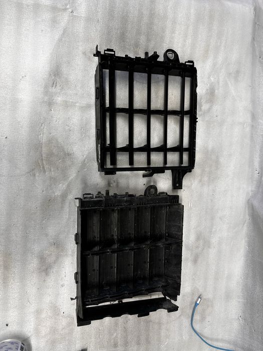 Tragher .hotă aer porsche cauyene 9.y.