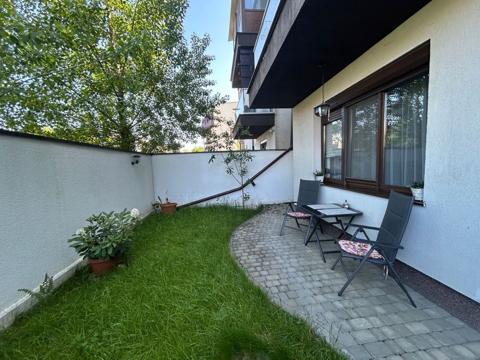 Proprietar inchiriez garsoniera cu curte si loc de parcare