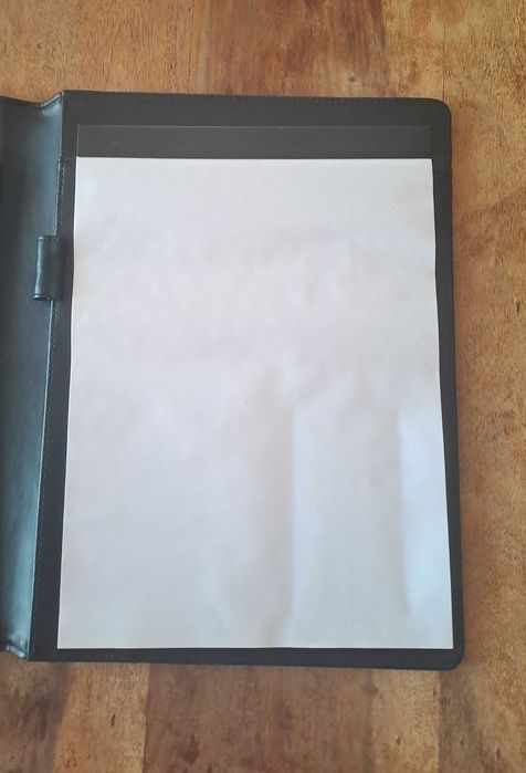 папка луксозна със соларен калкулатор Mline кожа черна A4