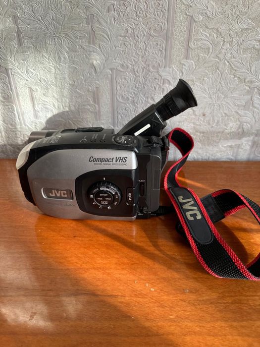 Продам видеокамеру JVC!