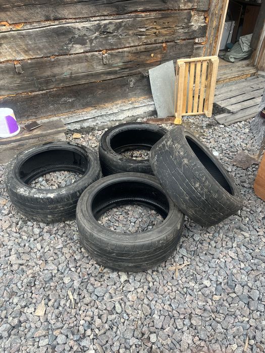 Продам шины 245/40/18