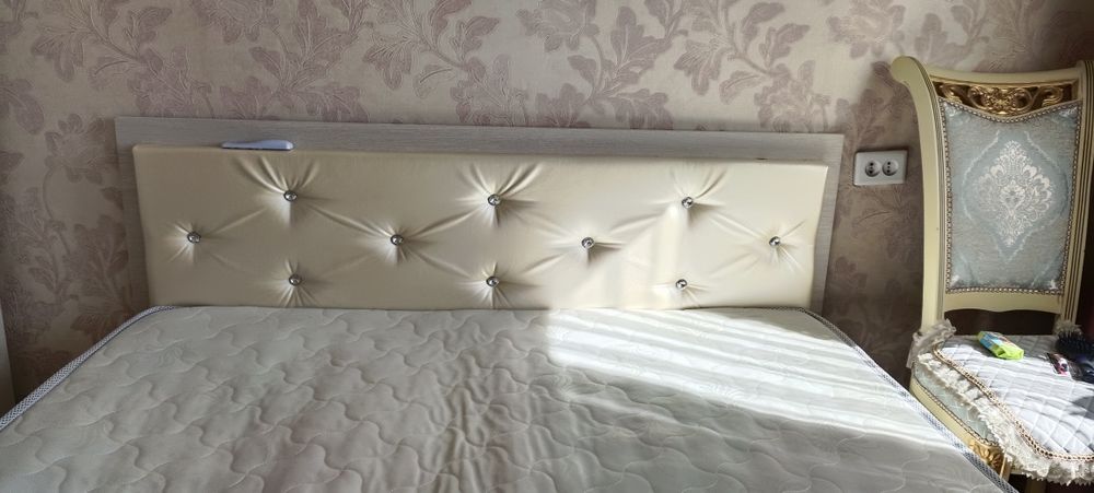 Продам спальни мебель шкаф