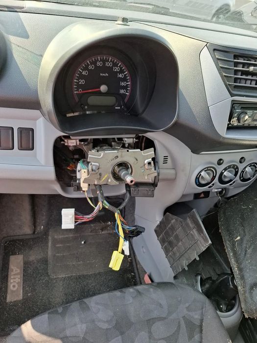 Dezmembrez Suzuki Alto