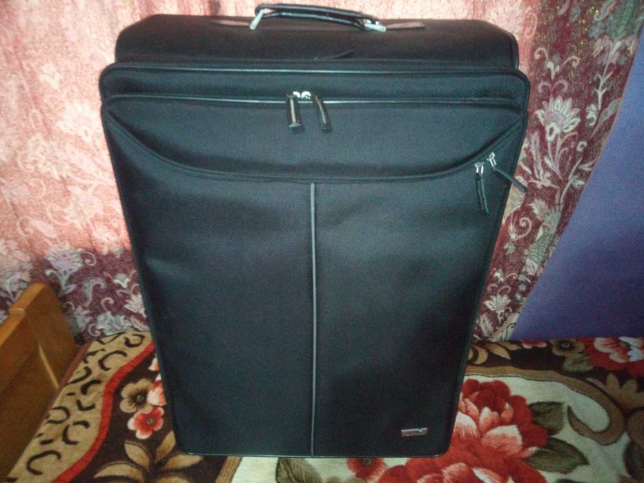 de  vanzare    valiza   mare !!!