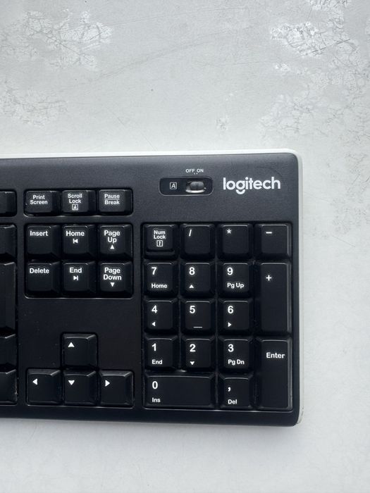 Б/у беспроводная клавиатура Logitech полноразмерная RU/EN без приемник