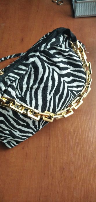 Женская сумка с цепью