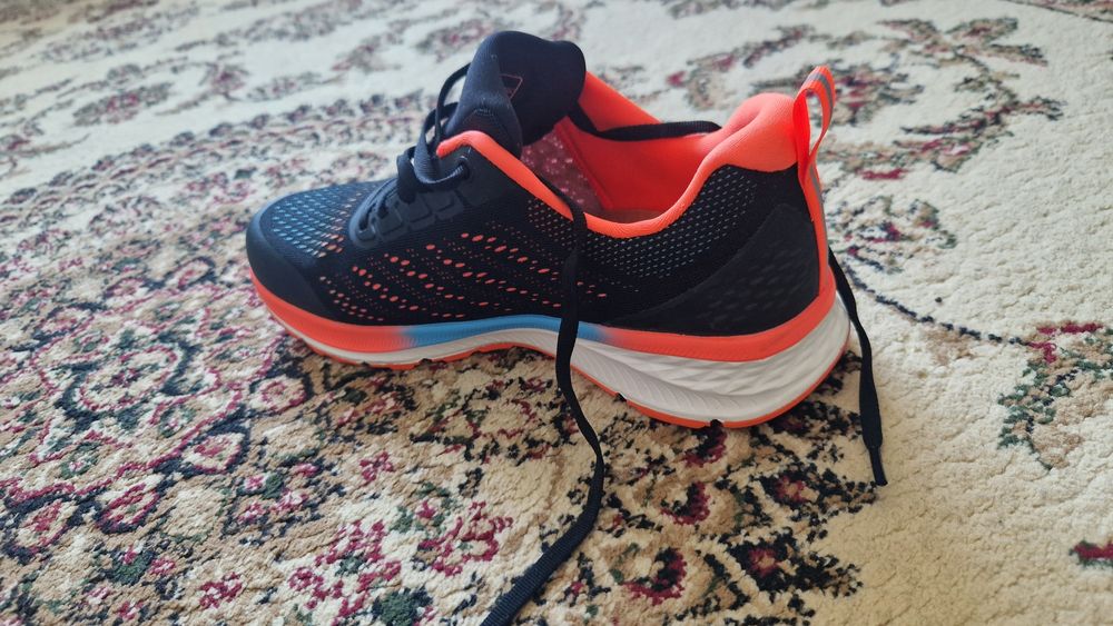 Кросовка 41 размер сатылады