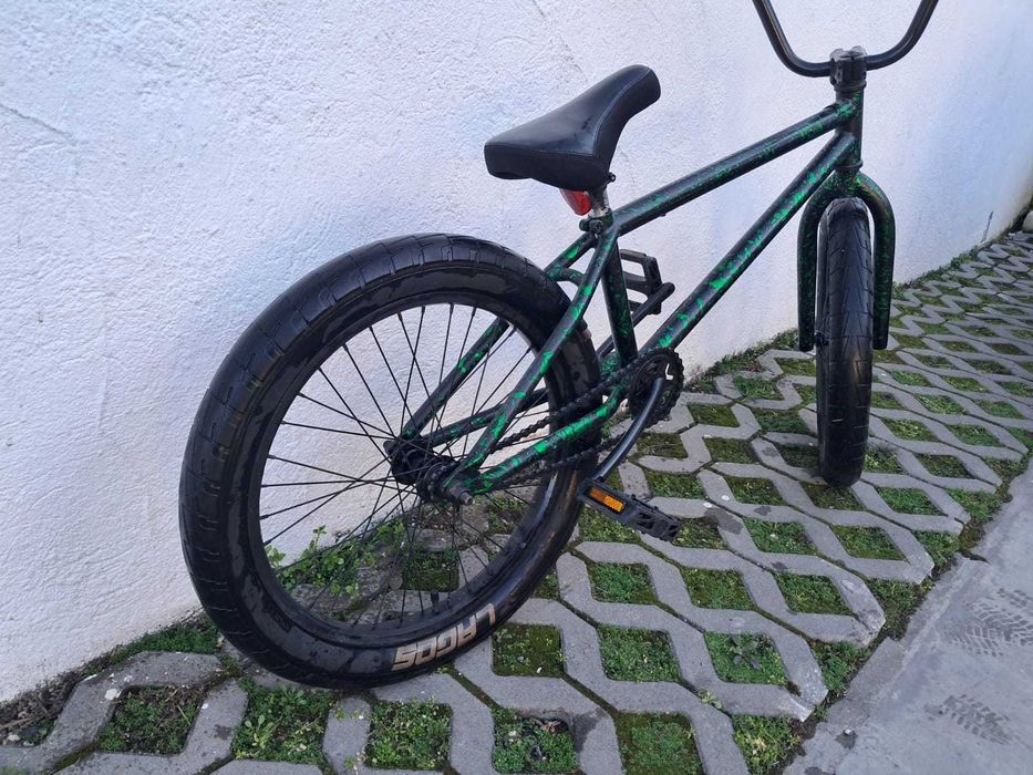 Vând bicicleta BMX 20"