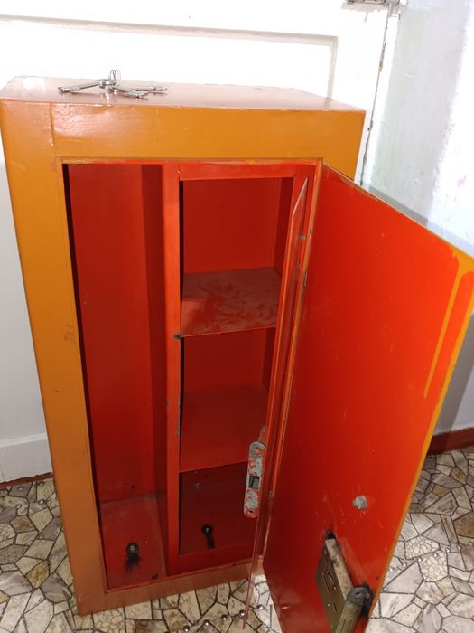 Продам отличный сейф