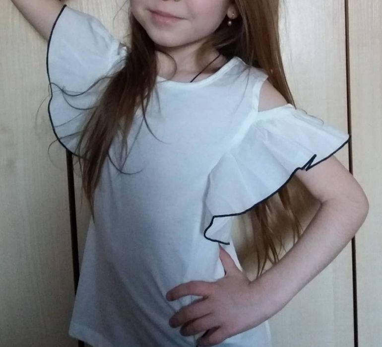 Футболочка с открытыми плечами