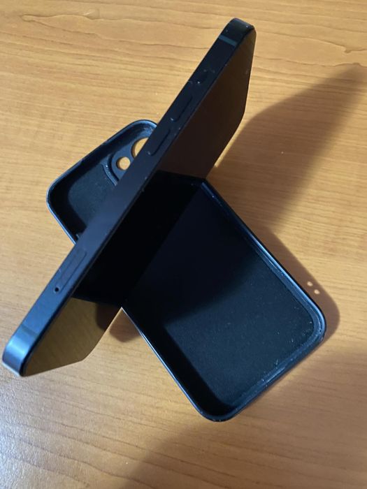 Vand iphone 13 128 gb aspect 10 /10  este ca nou