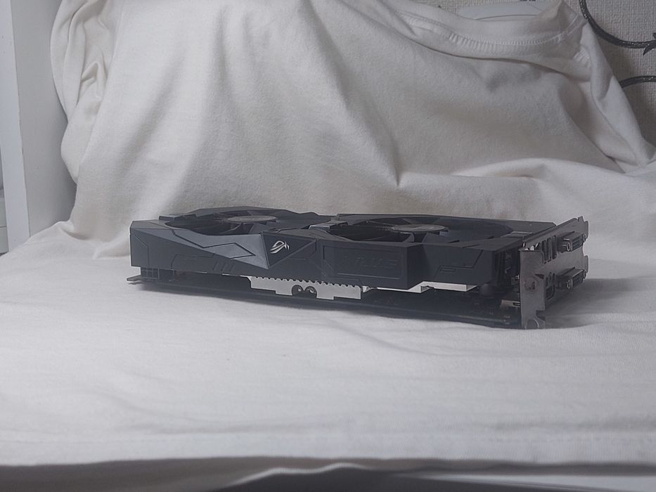 Продам  Geforce GTX 1050 ti Strix 4gb