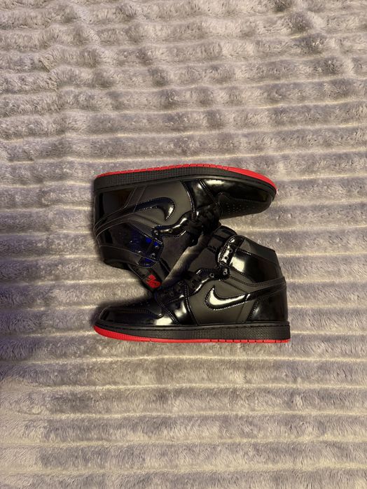 Adidași Jordan 1 high red noir