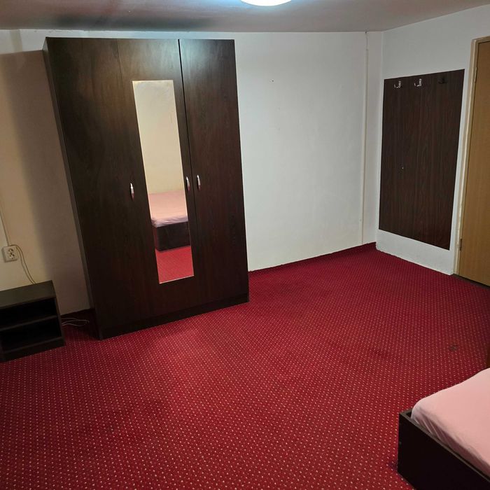 Proprietar inchiriez apartament o camera spatios