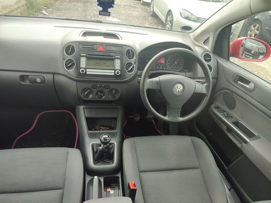 Dezmembram Volkswagen Golf 5 Plus Usa fata-spate stanga