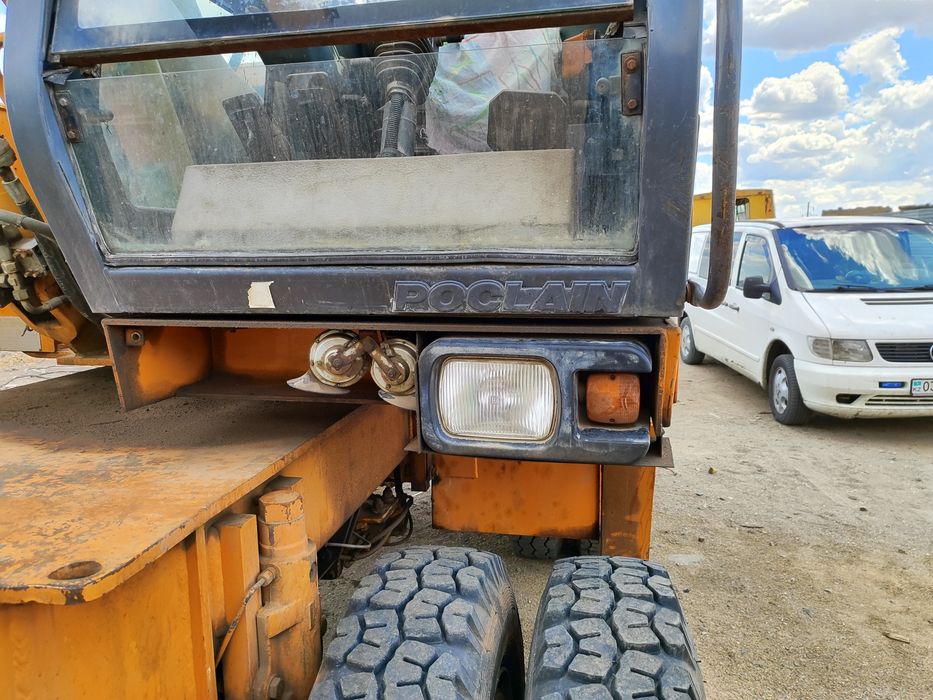 Продам срочно колесный экскаватор